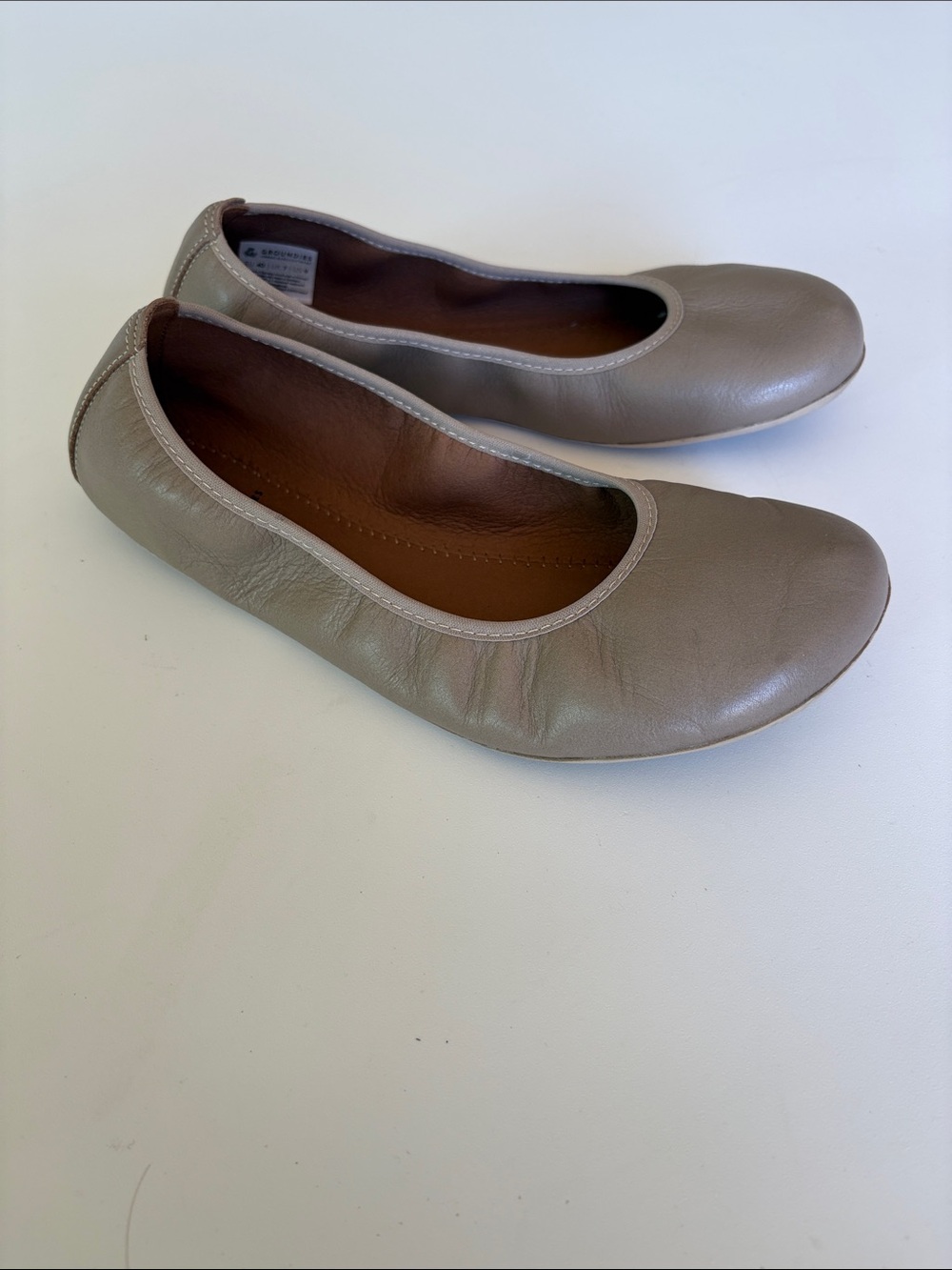 Groundies Barefoot Bella Flats Taupe Wider Toe Box Travel Neutral Dressy Size 9